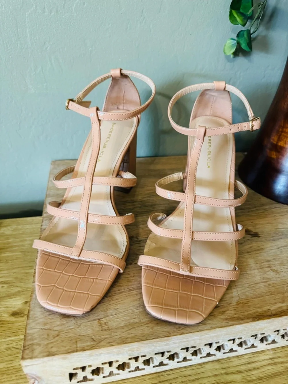 Blush Nude Strappy Block Heel Sandals Croc Texture Size 8.5
